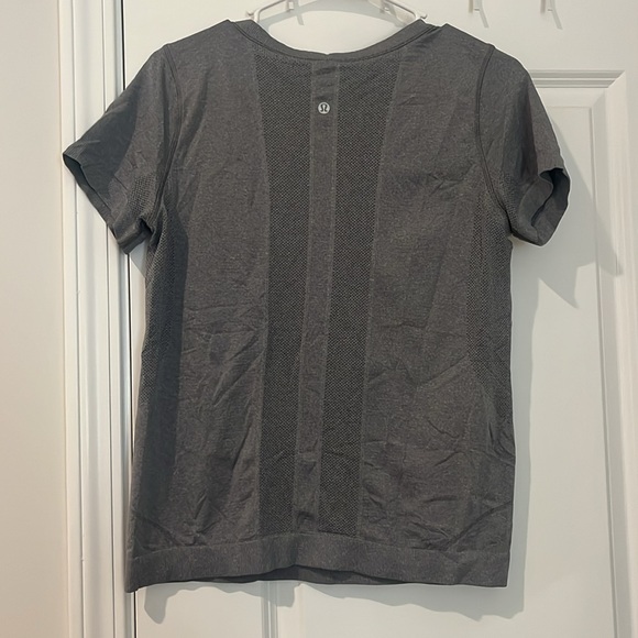 Lululemon Swiftly Tech Loose Fit - Picture 2 of 2